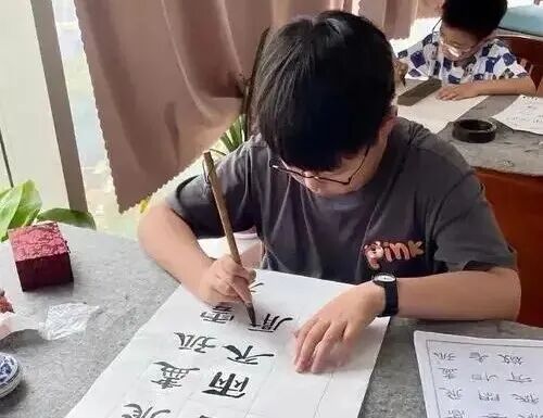 中考押题:2026作文押题(4)·全民阅读-第7张图片-四季读书网 中考押题:2026作文押题(4)·全民阅读-第7张图片-四季读书网