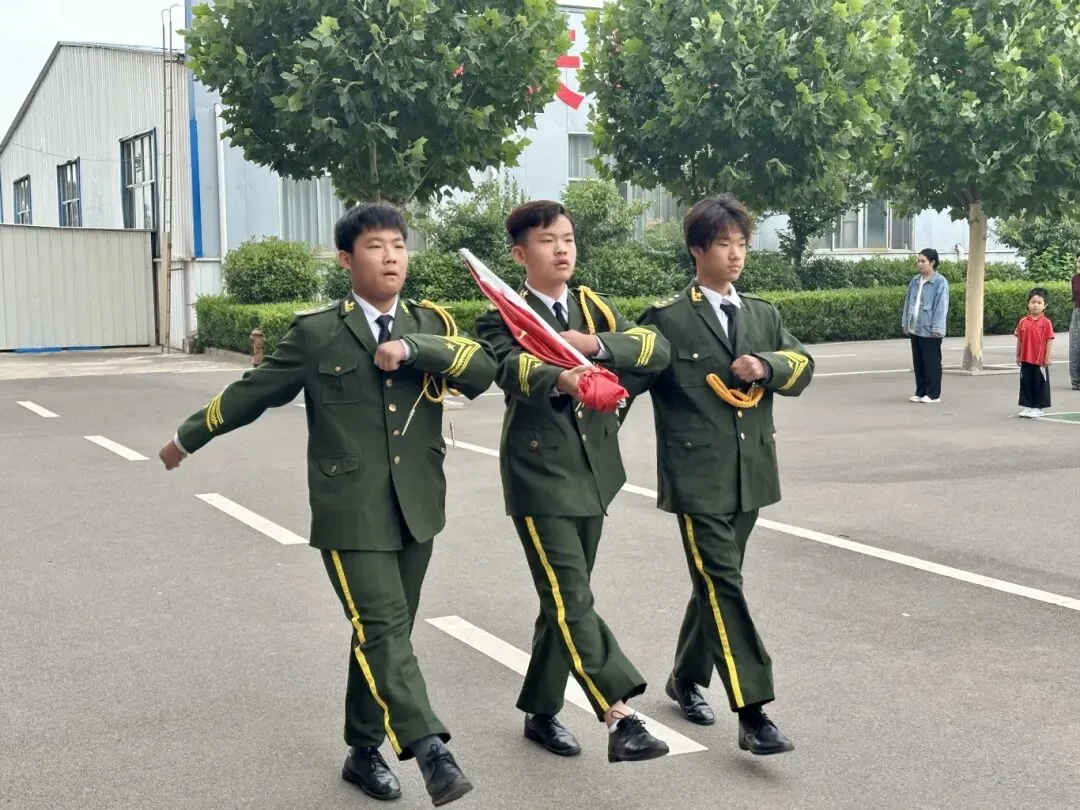 向阳生花 赢在盛夏 全力以赴 决胜中考——未名中学第十五周升旗仪式-第5张图片-四季读书网