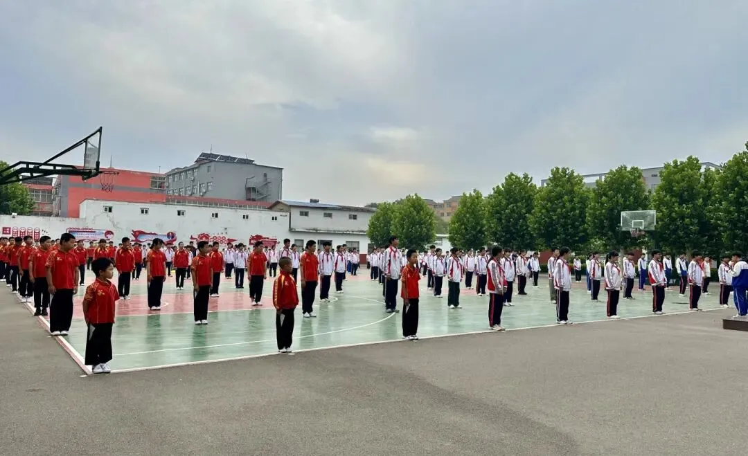 向阳生花 赢在盛夏 全力以赴 决胜中考——未名中学第十五周升旗仪式-第6张图片-四季读书网