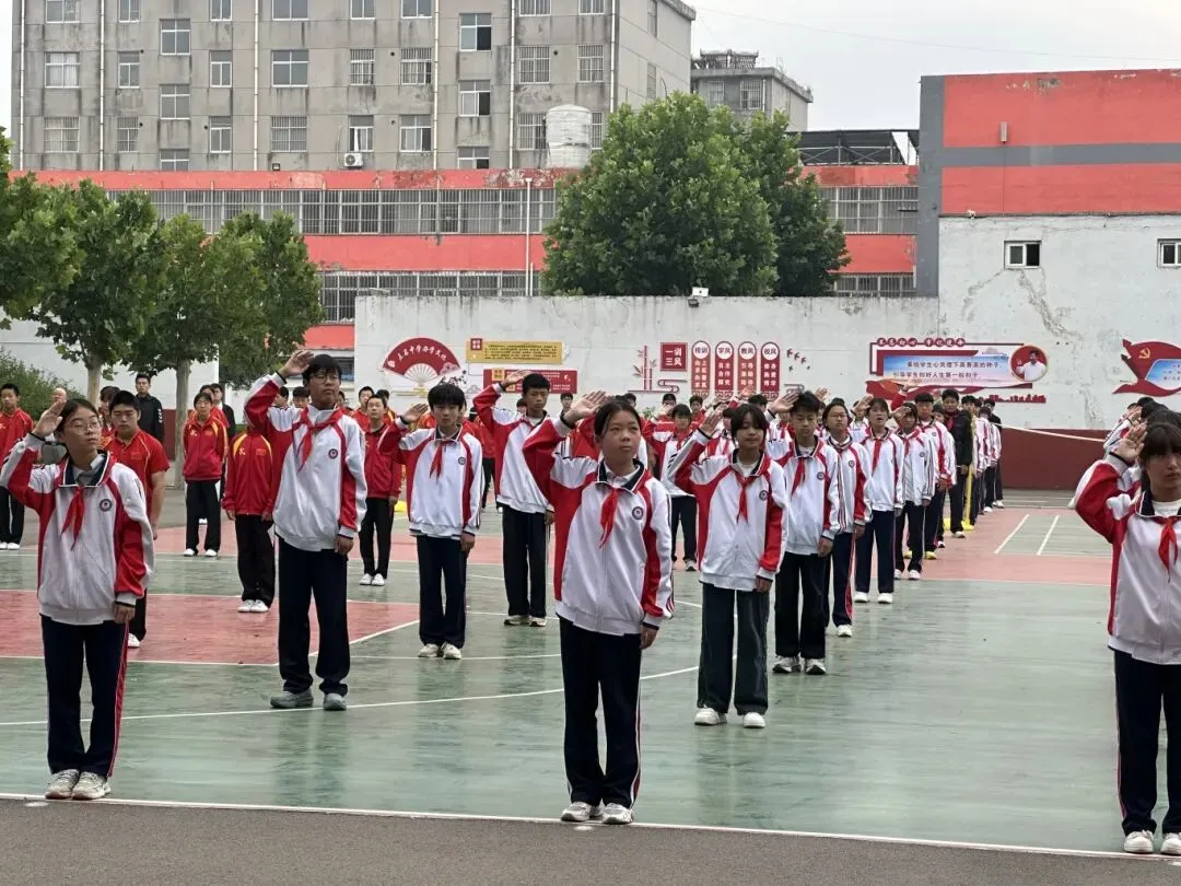 向阳生花 赢在盛夏 全力以赴 决胜中考——未名中学第十五周升旗仪式-第7张图片-四季读书网