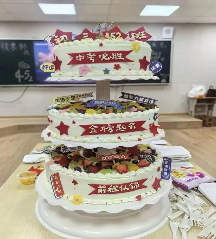 《逐梦中考绽芳华 表彰励志启新程》——红河州王富宽名班主任工作室(第78期)-第5张图片-四季读书网