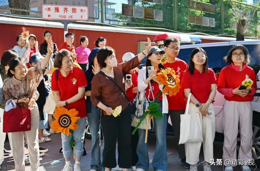 历史上全国统一试卷vs今天分省命题!哪种高考模式更公平?-第5张图片-四季读书网 历史上全国统一试卷vs今天分省命题!哪种高考模式更公平?-第5张图片-四季读书网