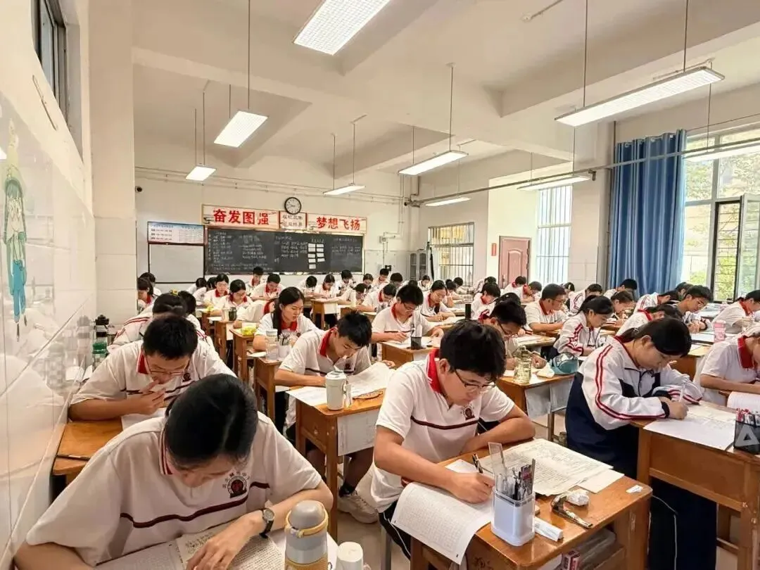 2026年安徽高考数学(新课标Ⅰ卷)试卷深度分析:难度上扬,重思维去套路-第1张图片-四季读书网 2026年安徽高考数学(新课标Ⅰ卷)试卷深度分析:难度上扬,重思维去套路-第1张图片-四季读书网