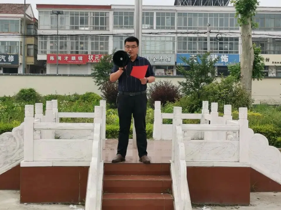 寄语壮行 手环送福——城西中学开展中考考前励志国旗下活动-第25张图片-四季读书网