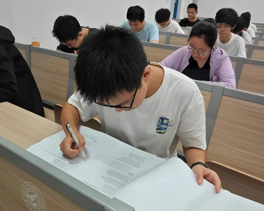 航空学院2026年春季学期大学英语四级模拟考试顺利进行-第3张图片-四季读书网 航空学院2026年春季学期大学英语四级模拟考试顺利进行-第3张图片-四季读书网