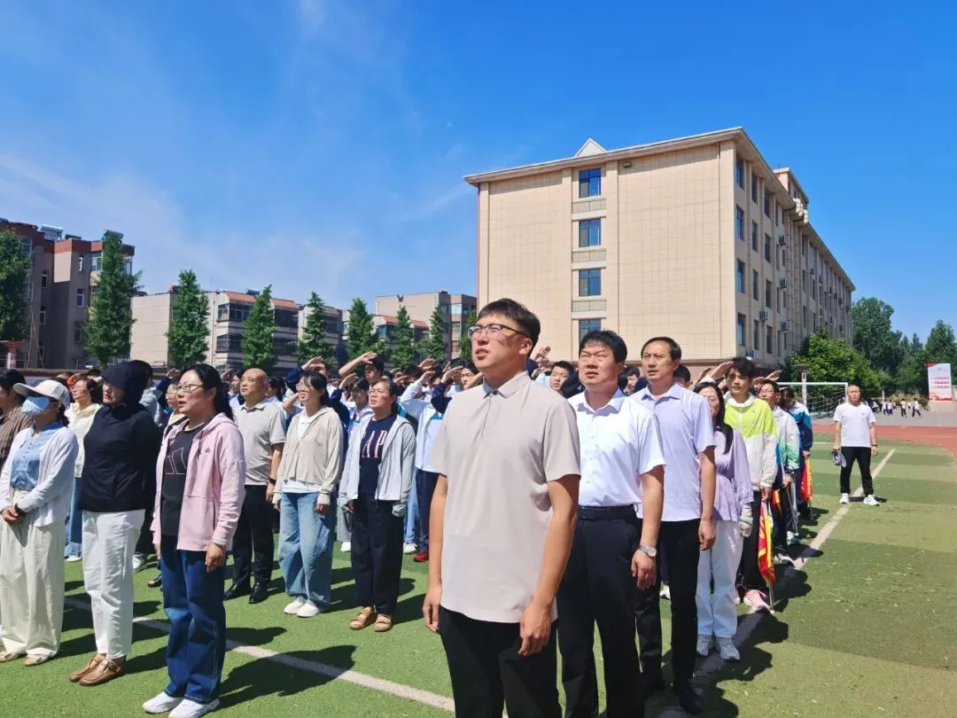 “保持纯粹初心 全力冲刺中考”——花园学校初中部举行中考主题升旗仪式暨水晶奖杯颁发表扬会-第13张图片-四季读书网 “保持纯粹初心 全力冲刺中考”——花园学校初中部举行中考主题升旗仪式暨水晶奖杯颁发表扬会-第13张图片-四季读书网