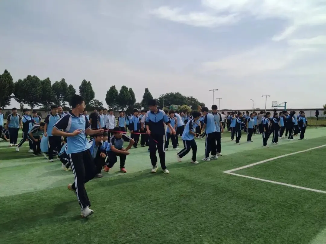 凝心聚力迎中考,减压赋能赴前程——偃师区青少年活动中心心理团训活动走进邙岭一中-第18张图片-四季读书网