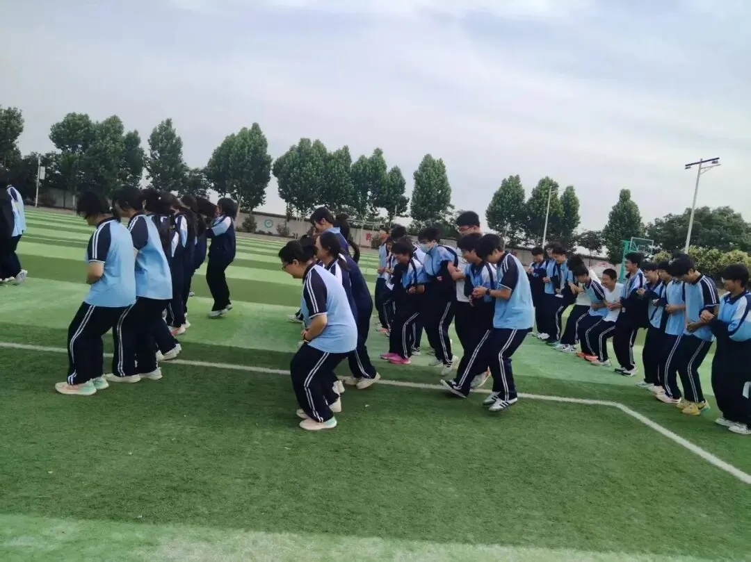 凝心聚力迎中考,减压赋能赴前程——偃师区青少年活动中心心理团训活动走进邙岭一中-第19张图片-四季读书网