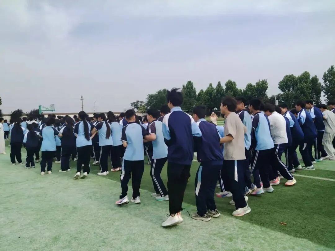 凝心聚力迎中考,减压赋能赴前程——偃师区青少年活动中心心理团训活动走进邙岭一中-第21张图片-四季读书网
