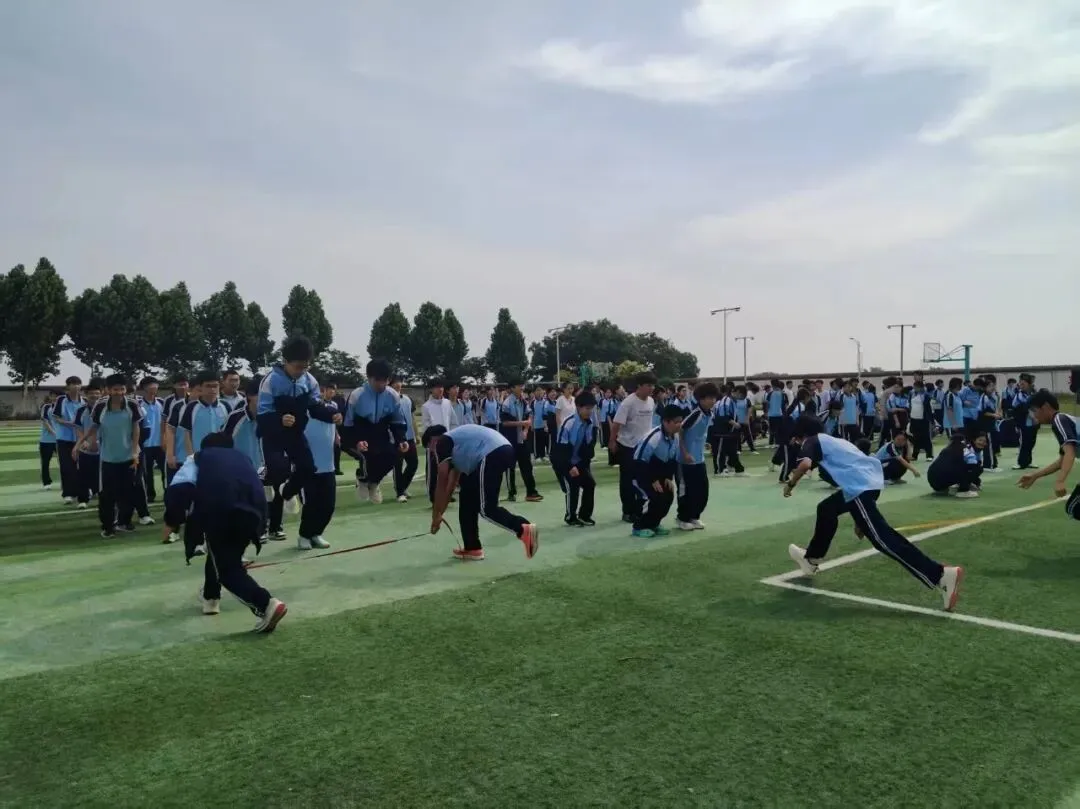 凝心聚力迎中考,减压赋能赴前程——偃师区青少年活动中心心理团训活动走进邙岭一中-第22张图片-四季读书网