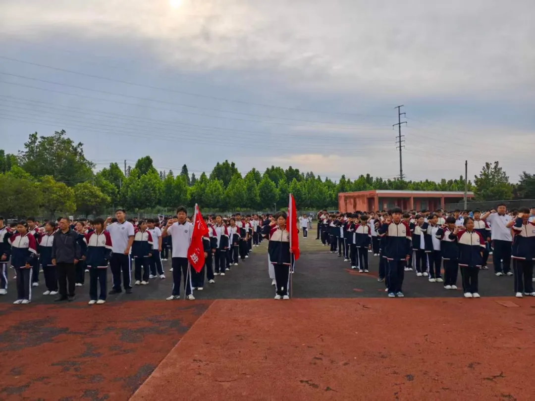凝心决胜中考 不负寒窗耕耘——亳州市第三十六中学举行主题升旗仪式-第5张图片-四季读书网 凝心决胜中考 不负寒窗耕耘——亳州市第三十六中学举行主题升旗仪式-第5张图片-四季读书网