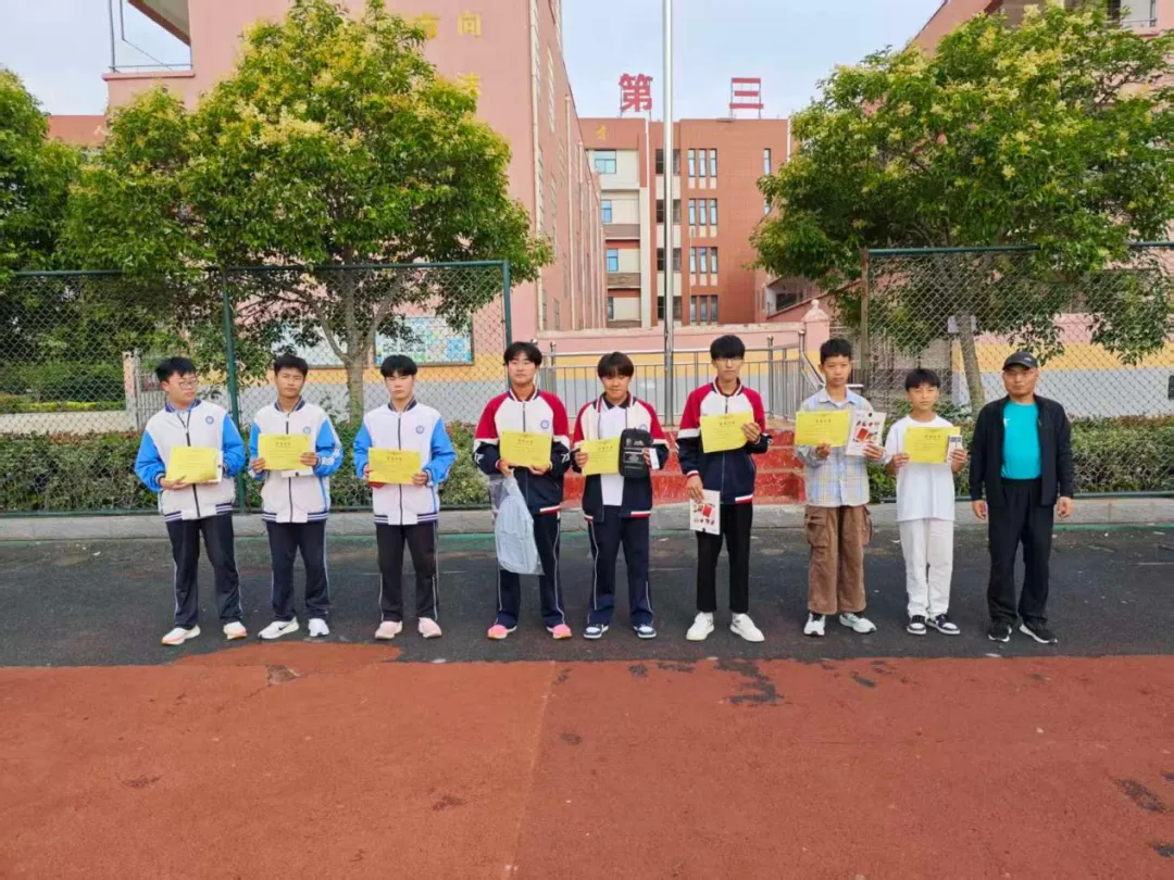 凝心决胜中考 不负寒窗耕耘——亳州市第三十六中学举行主题升旗仪式-第7张图片-四季读书网 凝心决胜中考 不负寒窗耕耘——亳州市第三十六中学举行主题升旗仪式-第7张图片-四季读书网