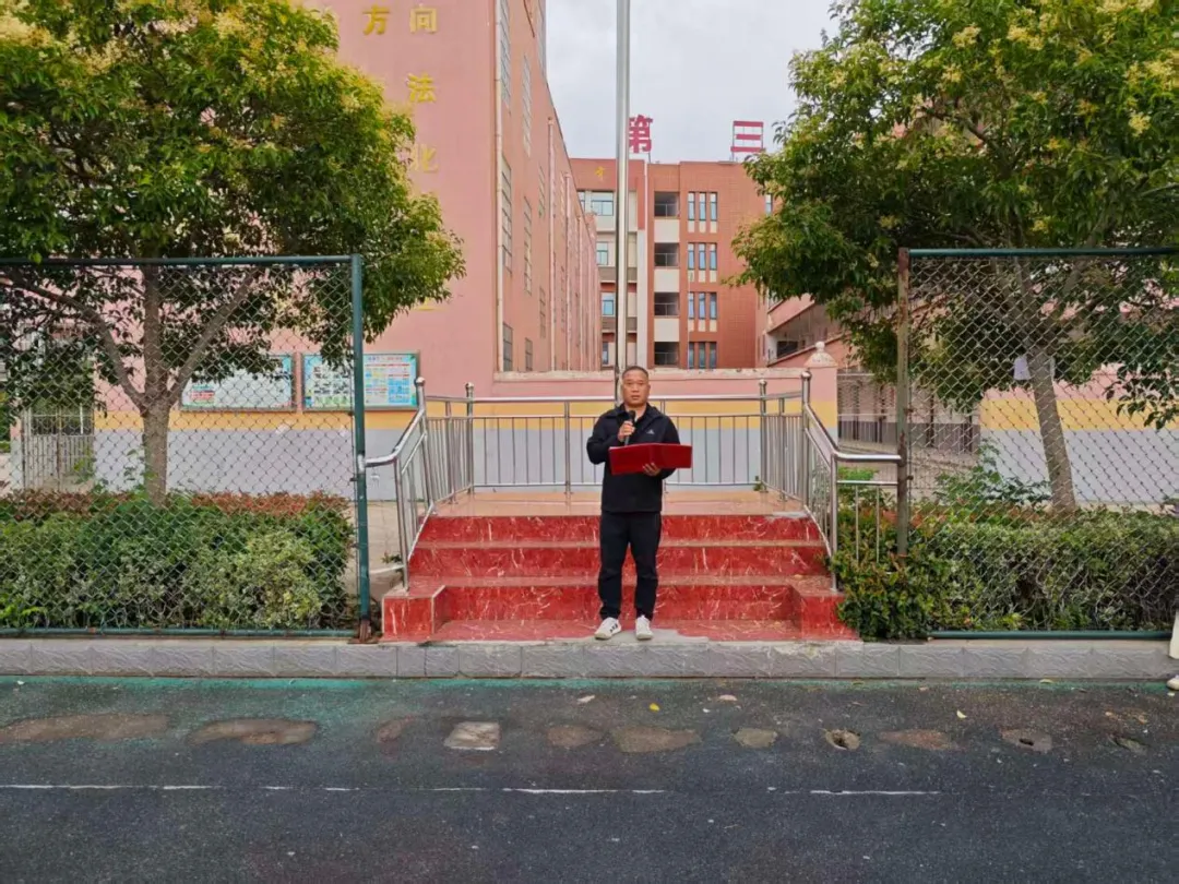 凝心决胜中考 不负寒窗耕耘——亳州市第三十六中学举行主题升旗仪式-第8张图片-四季读书网 凝心决胜中考 不负寒窗耕耘——亳州市第三十六中学举行主题升旗仪式-第8张图片-四季读书网