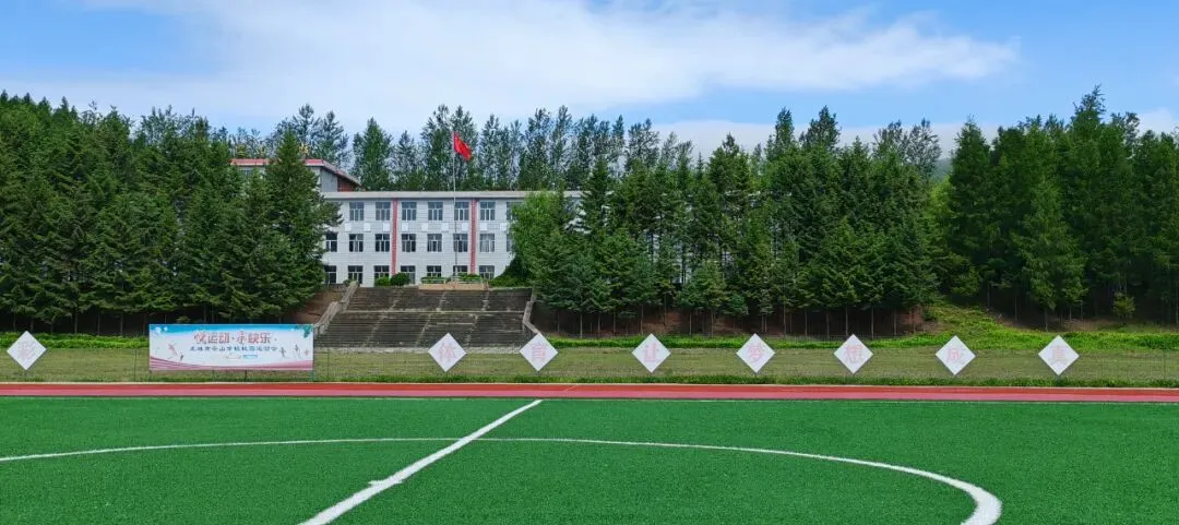 校社同心助中考 巧手编织夺魁愿--宝东镇云山社区工作人员走进虎林市云山学校开展暖心送祝福活动-第8张图片-四季读书网