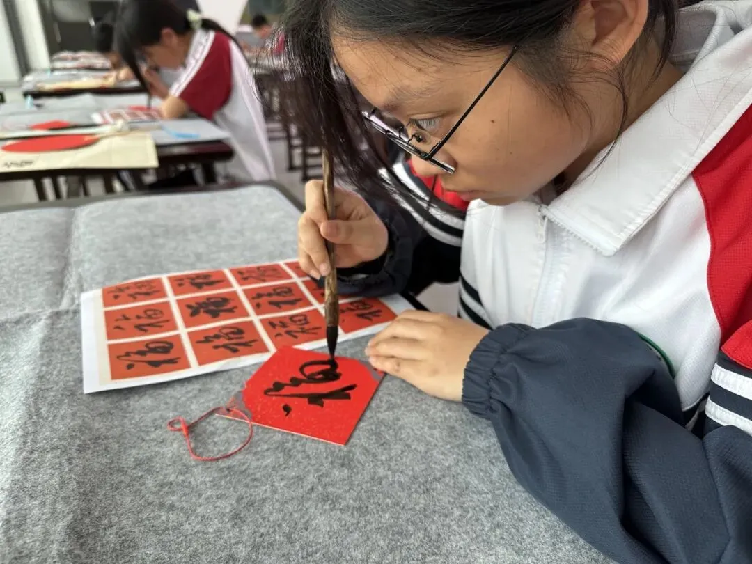 福到中考 笔下有光 || 贺村中学体艺节美术专场-第16张图片-四季读书网 福到中考 笔下有光 || 贺村中学体艺节美术专场-第16张图片-四季读书网
