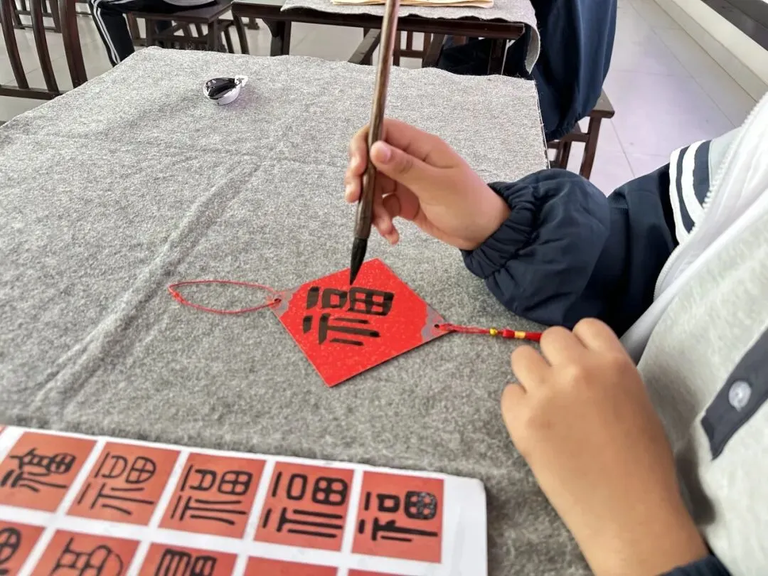 福到中考 笔下有光 || 贺村中学体艺节美术专场-第17张图片-四季读书网 福到中考 笔下有光 || 贺村中学体艺节美术专场-第17张图片-四季读书网