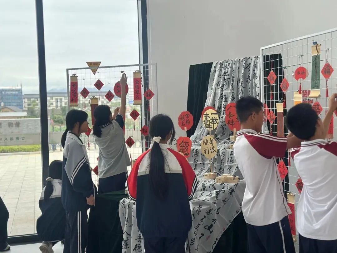 福到中考 笔下有光 || 贺村中学体艺节美术专场-第33张图片-四季读书网 福到中考 笔下有光 || 贺村中学体艺节美术专场-第33张图片-四季读书网