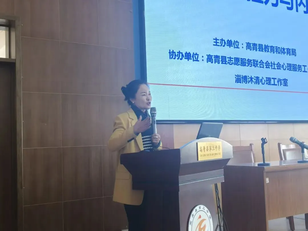 中考倒计时:真正托住孩子结局的,从来不是分数,是父母的心态-第1张图片-四季读书网 中考倒计时:真正托住孩子结局的,从来不是分数,是父母的心态-第1张图片-四季读书网