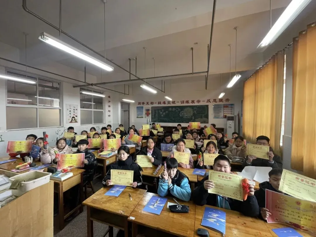 中考倒计时4天|蓄力收官时,逐梦绽锋芒——2023级4班风采展示-第19张图片-四季读书网 中考倒计时4天|蓄力收官时,逐梦绽锋芒——2023级4班风采展示-第19张图片-四季读书网
