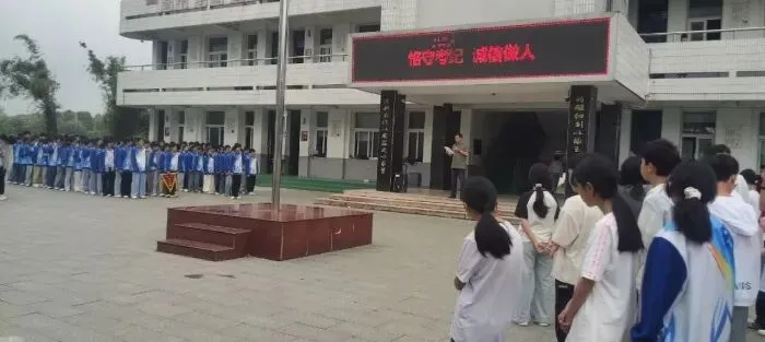 干汊河中心校开展中考诚信迎考主题教育活动-第1张图片-四季读书网 干汊河中心校开展中考诚信迎考主题教育活动-第1张图片-四季读书网