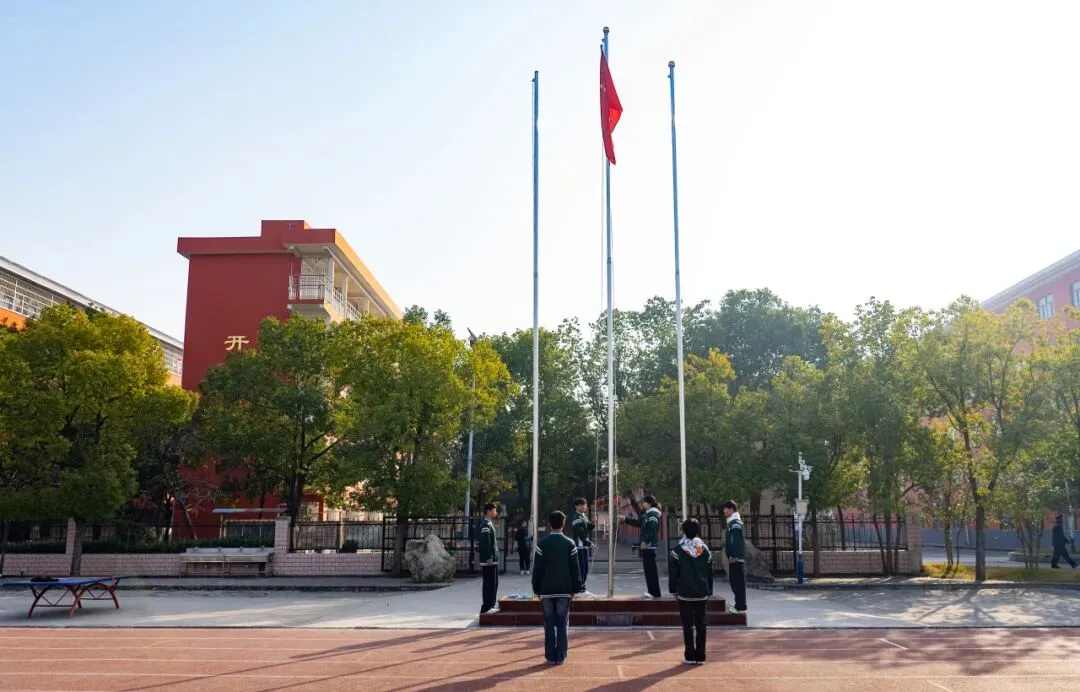 少年当自强,中考绽锋芒——淮南中山学校举行励志主题升旗仪式-第15张图片-四季读书网 少年当自强,中考绽锋芒——淮南中山学校举行励志主题升旗仪式-第15张图片-四季读书网