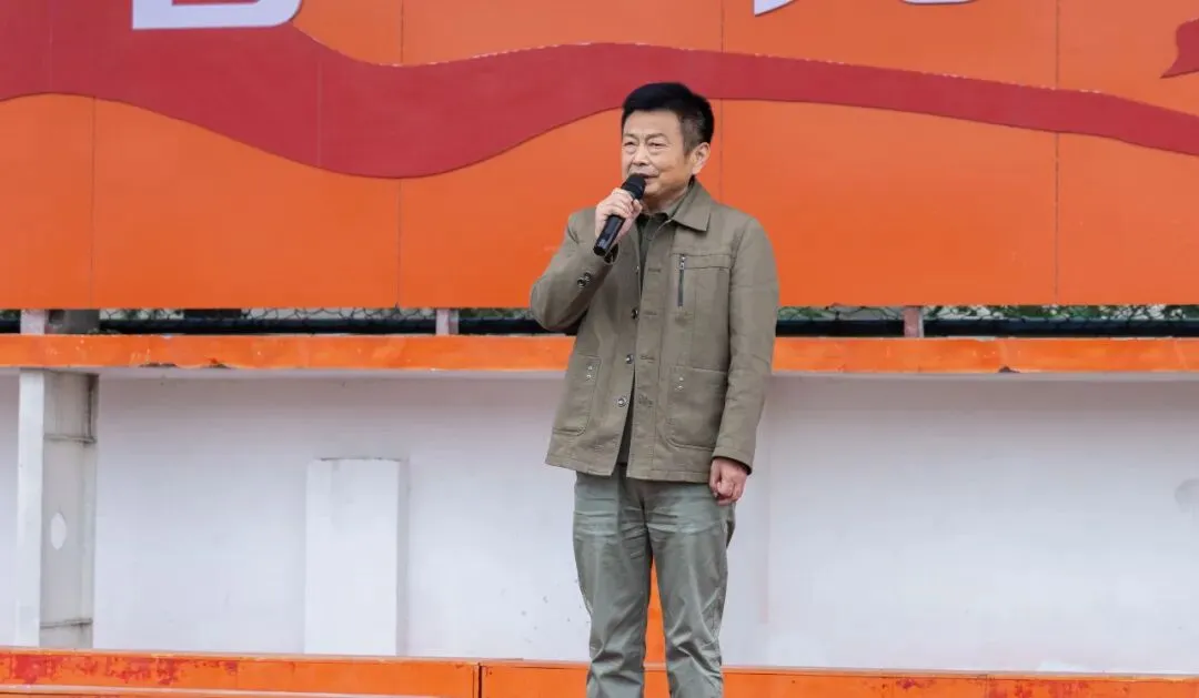 少年当自强,中考绽锋芒——淮南中山学校举行励志主题升旗仪式-第20张图片-四季读书网 少年当自强,中考绽锋芒——淮南中山学校举行励志主题升旗仪式-第20张图片-四季读书网