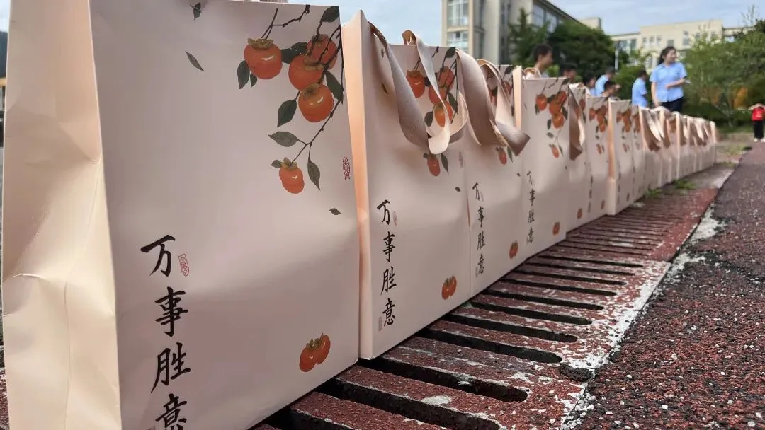 逐梦中考展锋芒 感恩前行踏征程 —— 木鱼中学举行 2026 届中考壮行大会-第4张图片-四季读书网 逐梦中考展锋芒 感恩前行踏征程 —— 木鱼中学举行 2026 届中考壮行大会-第4张图片-四季读书网