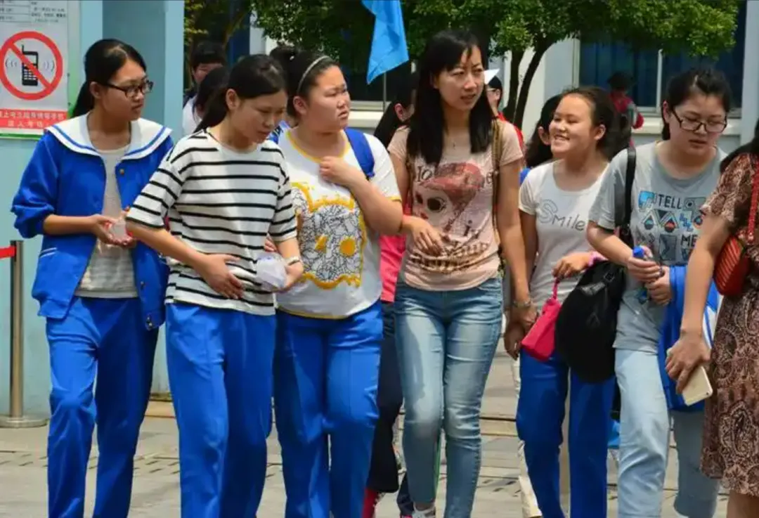 中考时间和赵露思演唱时间撞车了,我该怎么办?-第4张图片-四季读书网