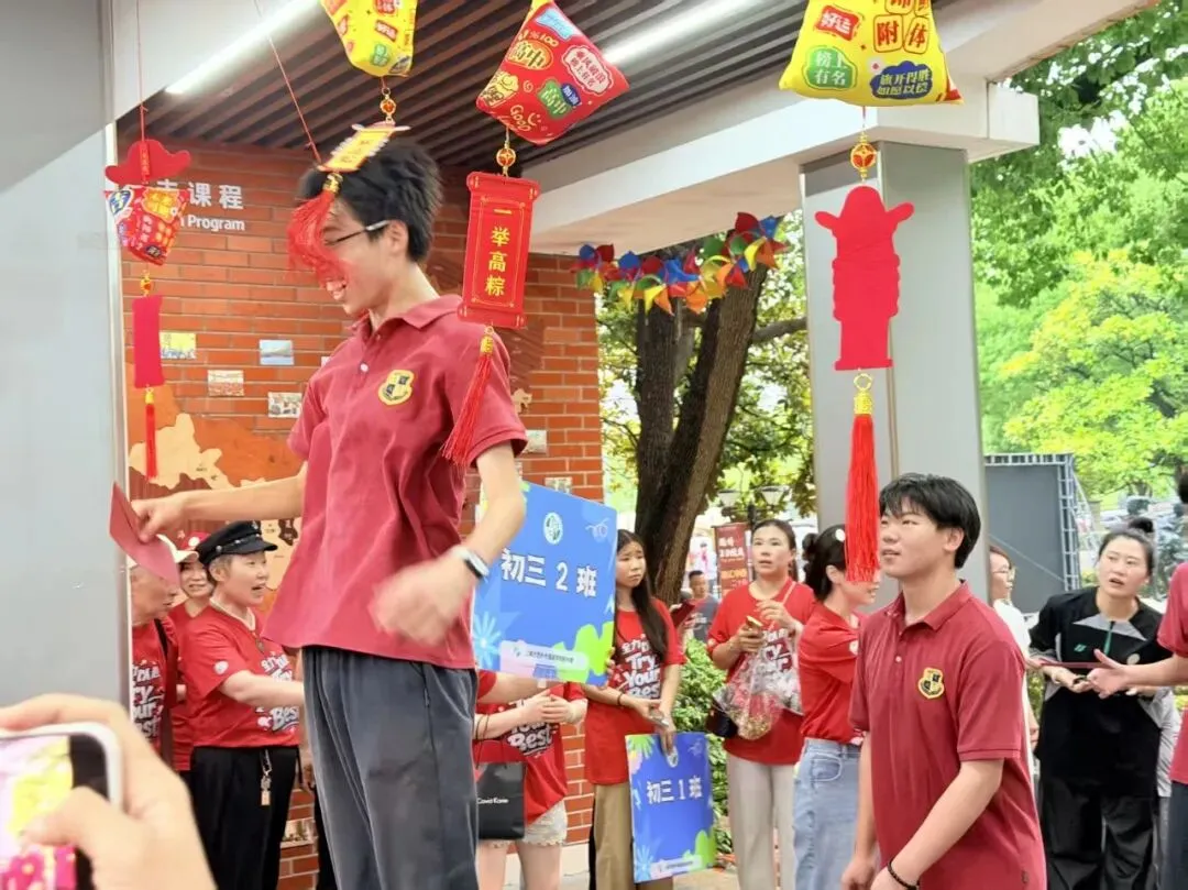 逐光赴考,一举高“粽”|西外初中部中考喊楼活动,为少年梦想加冕-第24张图片-四季读书网 逐光赴考,一举高“粽”|西外初中部中考喊楼活动,为少年梦想加冕-第24张图片-四季读书网