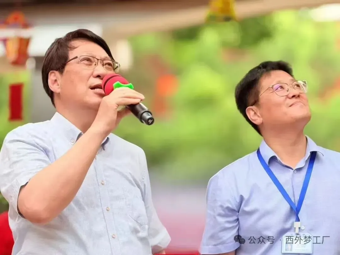 逐光赴考,一举高“粽”|西外初中部中考喊楼活动,为少年梦想加冕-第26张图片-四季读书网 逐光赴考,一举高“粽”|西外初中部中考喊楼活动,为少年梦想加冕-第26张图片-四季读书网