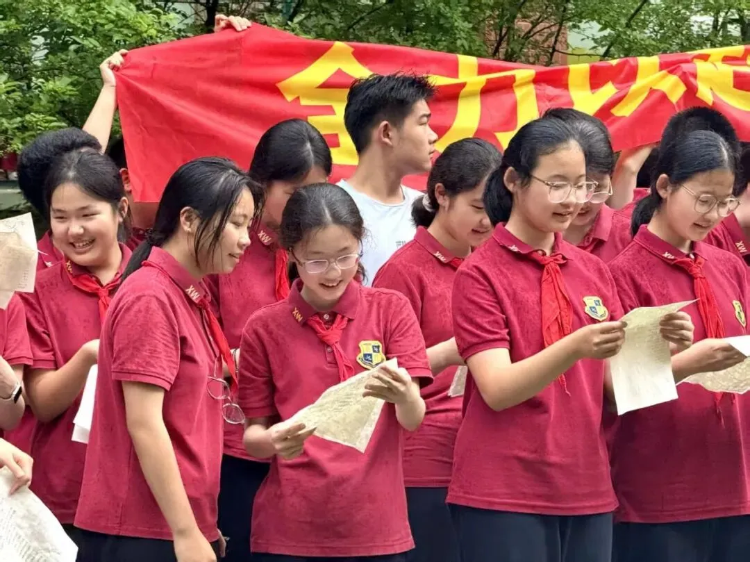 逐光赴考,一举高“粽”|西外初中部中考喊楼活动,为少年梦想加冕-第30张图片-四季读书网 逐光赴考,一举高“粽”|西外初中部中考喊楼活动,为少年梦想加冕-第30张图片-四季读书网