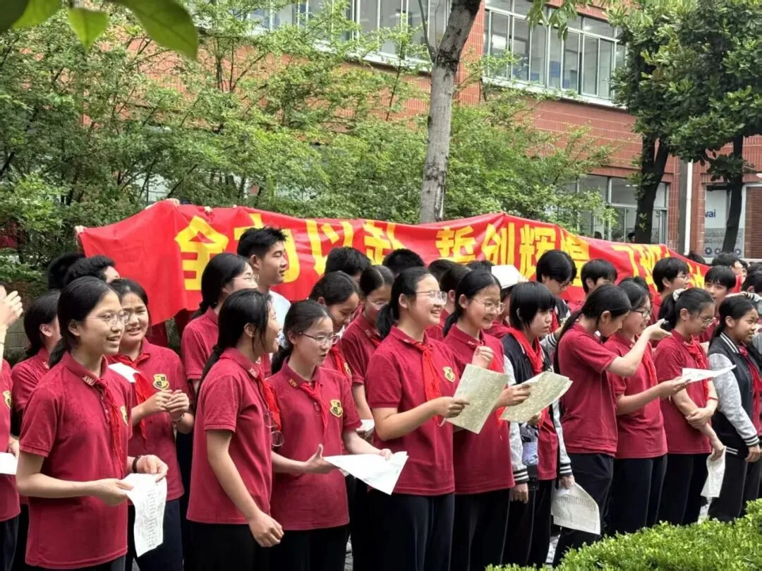 逐光赴考,一举高“粽”|西外初中部中考喊楼活动,为少年梦想加冕-第32张图片-四季读书网 逐光赴考,一举高“粽”|西外初中部中考喊楼活动,为少年梦想加冕-第32张图片-四季读书网