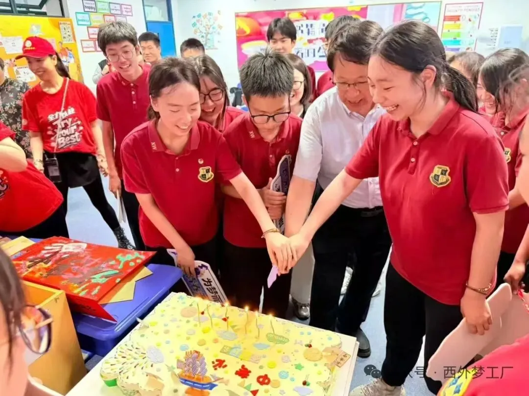 逐光赴考,一举高“粽”|西外初中部中考喊楼活动,为少年梦想加冕-第39张图片-四季读书网 逐光赴考,一举高“粽”|西外初中部中考喊楼活动,为少年梦想加冕-第39张图片-四季读书网