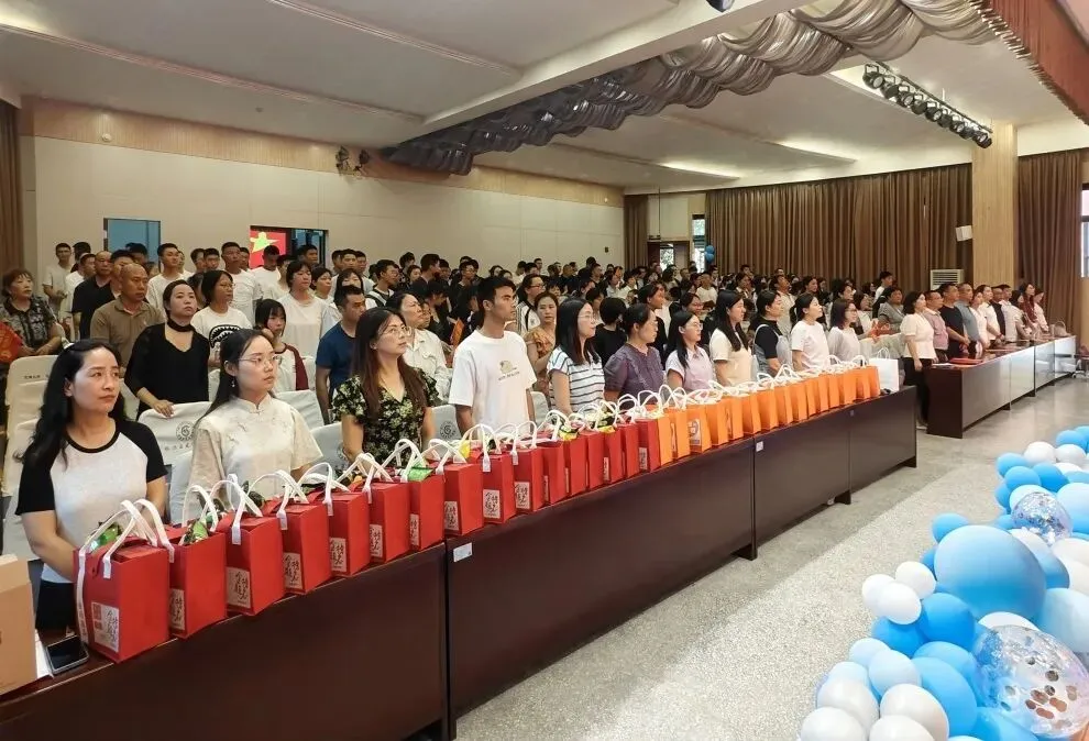 【毕业季】盛夏谢韶华,逐梦战中考-第21张图片-四季读书网 【毕业季】盛夏谢韶华,逐梦战中考-第21张图片-四季读书网