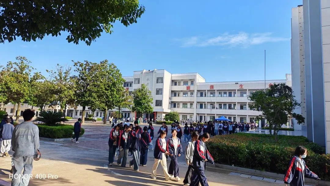 星河为路赴山海,逐梦中考正当时 | 麻城市第二初级中学2026届九年级毕业典礼侧记-第3张图片-四季读书网 星河为路赴山海,逐梦中考正当时 | 麻城市第二初级中学2026届九年级毕业典礼侧记-第3张图片-四季读书网