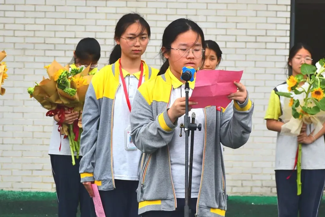 勇跨成功之门,逐梦中考辉煌——利港中学中考励志活动圆满举行-第29张图片-四季读书网 勇跨成功之门,逐梦中考辉煌——利港中学中考励志活动圆满举行-第29张图片-四季读书网