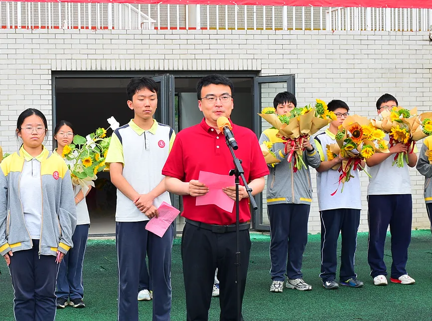勇跨成功之门,逐梦中考辉煌——利港中学中考励志活动圆满举行-第30张图片-四季读书网 勇跨成功之门,逐梦中考辉煌——利港中学中考励志活动圆满举行-第30张图片-四季读书网