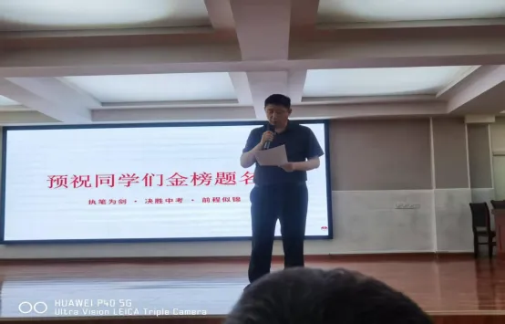 笔耕寻径 决胜中考---沂蒙文学大讲堂走进保太镇初级中学-第4张图片-四季读书网