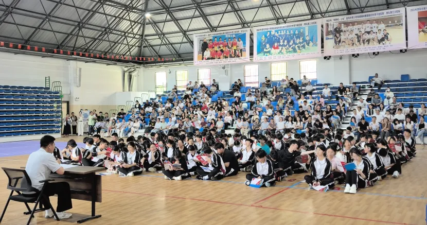 家校同心助冲刺,携手并肩赢中考——我校举行九年级家长会-第14张图片-四季读书网 家校同心助冲刺,携手并肩赢中考——我校举行九年级家长会-第14张图片-四季读书网