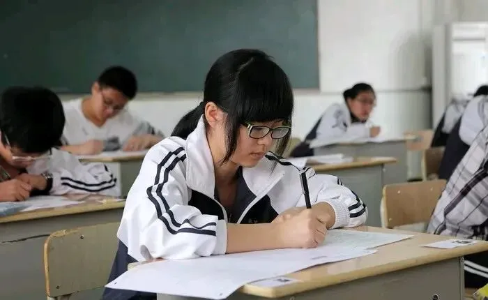 2026年中考在即:给考生、给家长的10条建议-第8张图片-四季读书网 2026年中考在即:给考生、给家长的10条建议-第8张图片-四季读书网