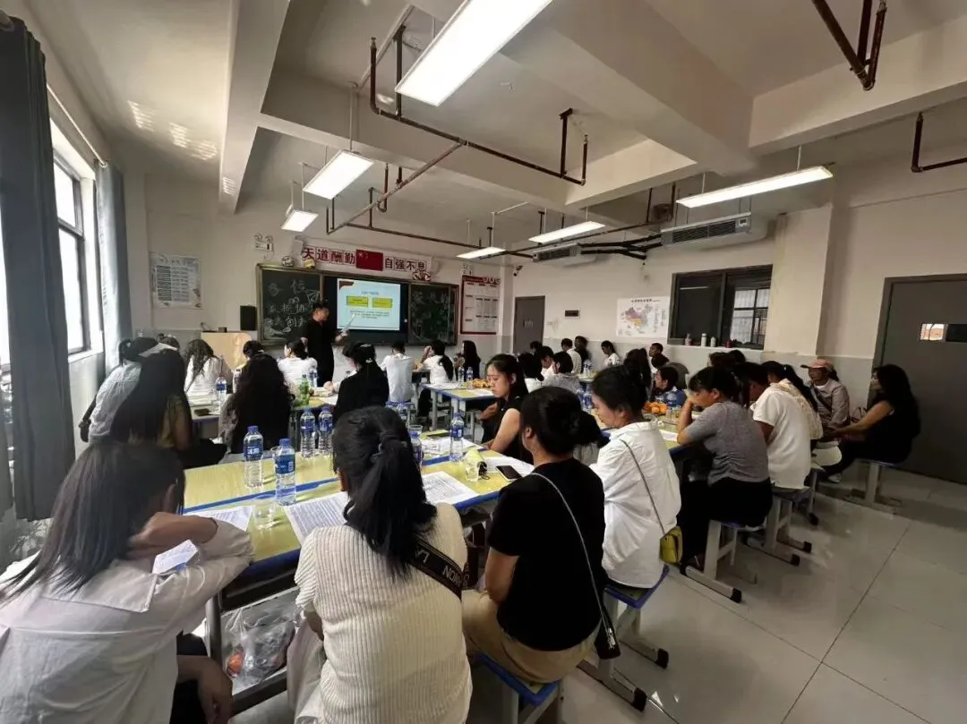 家校同心聚力,护航中考冲刺|众泰学校九年级期末家长会圆满落幕-第14张图片-四季读书网 家校同心聚力,护航中考冲刺|众泰学校九年级期末家长会圆满落幕-第14张图片-四季读书网