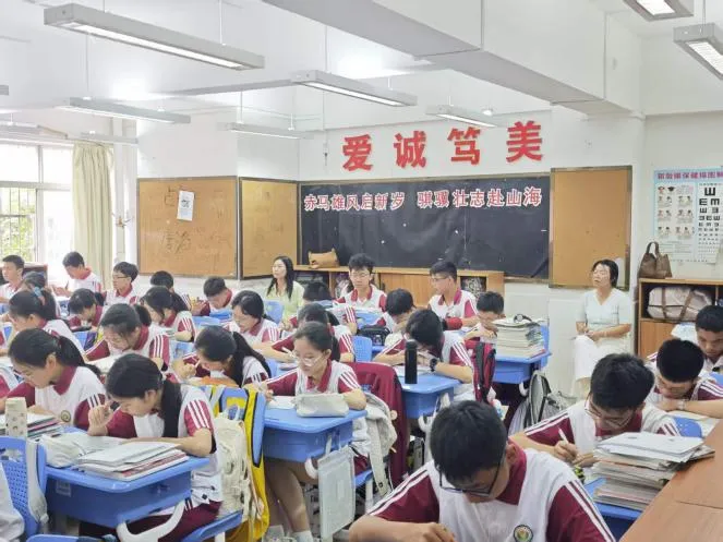 交流中考备考经验,共话高质量发展之策——广东省许昌良名校长工作室研修活动-第6张图片-四季读书网 交流中考备考经验,共话高质量发展之策——广东省许昌良名校长工作室研修活动-第6张图片-四季读书网