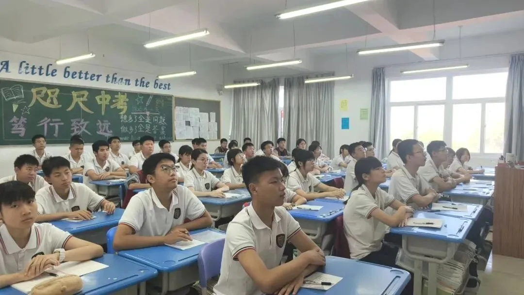 逐梦盛夏,不负韶华 | 执笔为剑,决胜中考-第10张图片-四季读书网 逐梦盛夏,不负韶华 | 执笔为剑,决胜中考-第10张图片-四季读书网