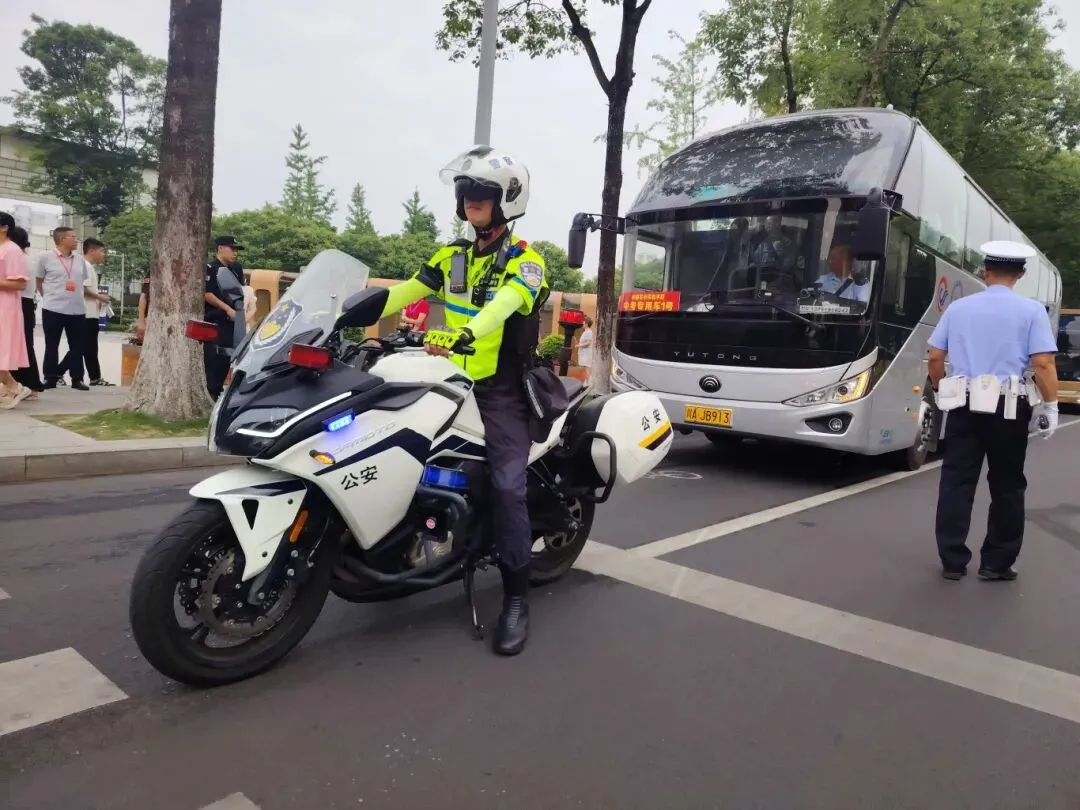 中考在即,成都交警全面开启“护考模式”-第13张图片-四季读书网