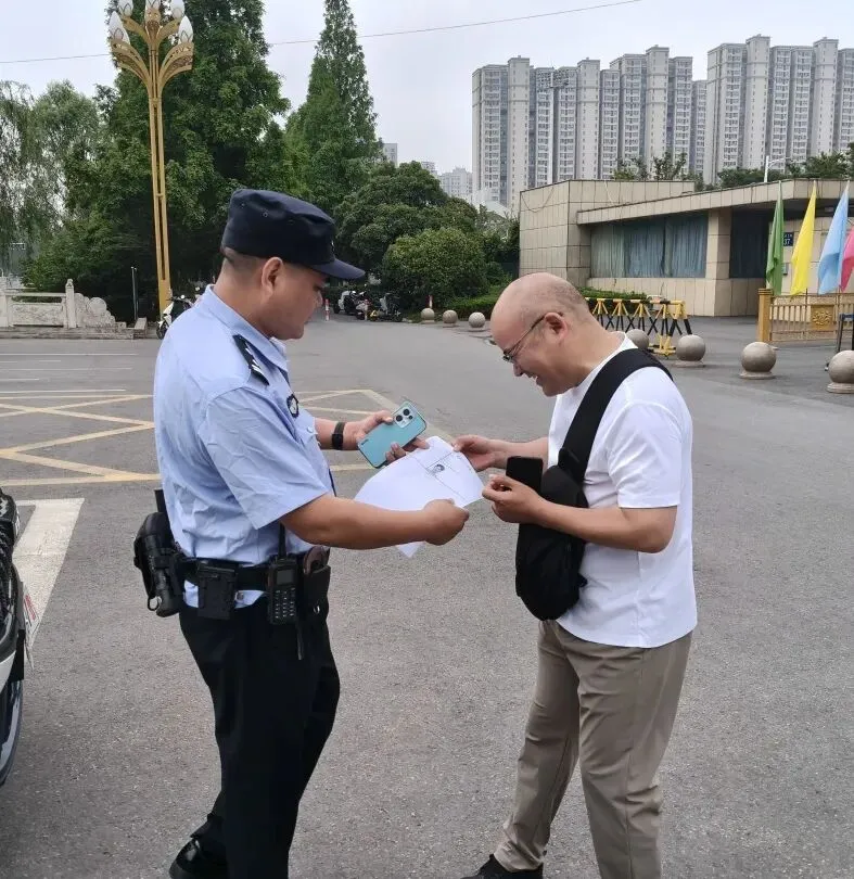 睢宁公安高考护航真题曝光!-第31张图片-四季读书网 睢宁公安高考护航真题曝光!-第31张图片-四季读书网
