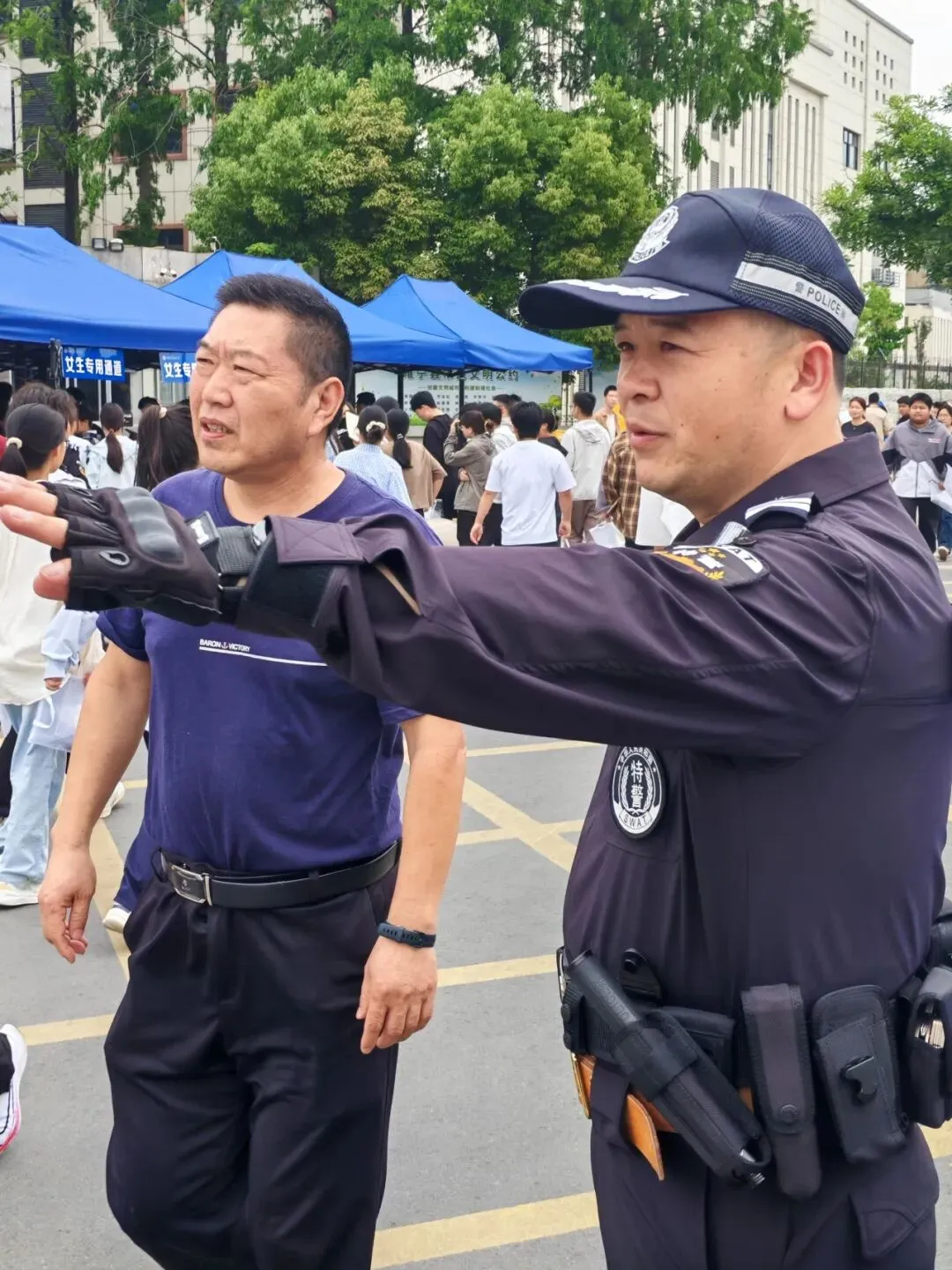 睢宁公安高考护航真题曝光!-第33张图片-四季读书网 睢宁公安高考护航真题曝光!-第33张图片-四季读书网