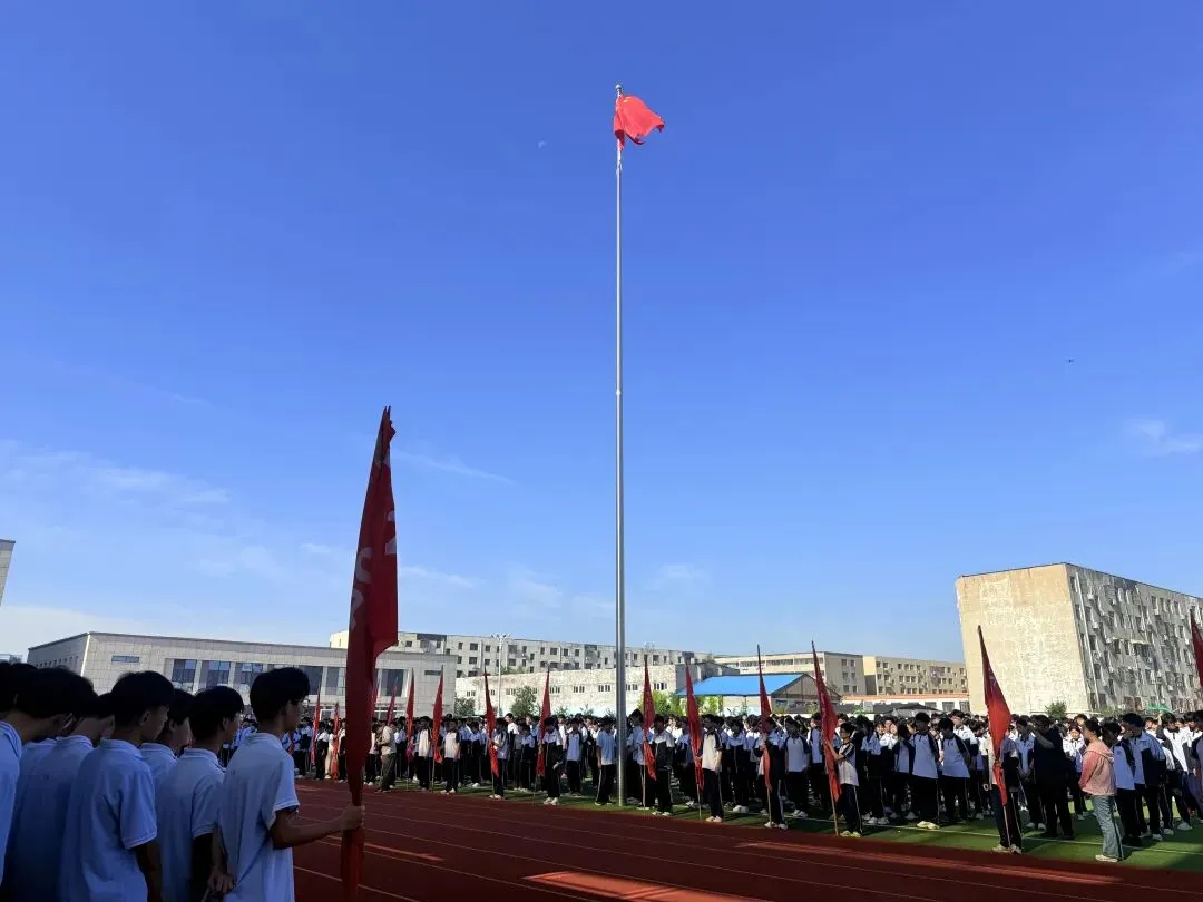 砺行当下逐期末 壮志凌云战中考|临清市永青实验学校举行主题升旗仪式-第2张图片-四季读书网 砺行当下逐期末 壮志凌云战中考|临清市永青实验学校举行主题升旗仪式-第2张图片-四季读书网