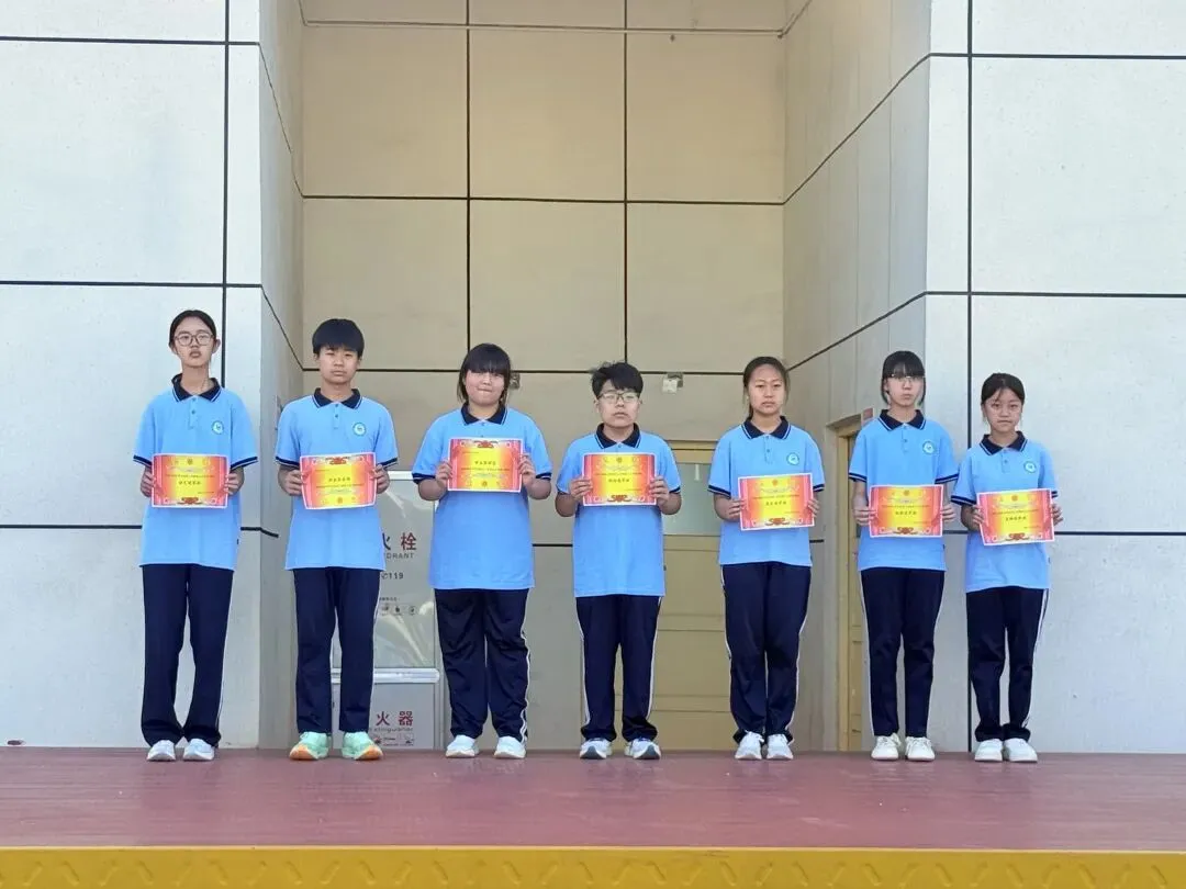 砺行当下逐期末 壮志凌云战中考|临清市永青实验学校举行主题升旗仪式-第5张图片-四季读书网 砺行当下逐期末 壮志凌云战中考|临清市永青实验学校举行主题升旗仪式-第5张图片-四季读书网