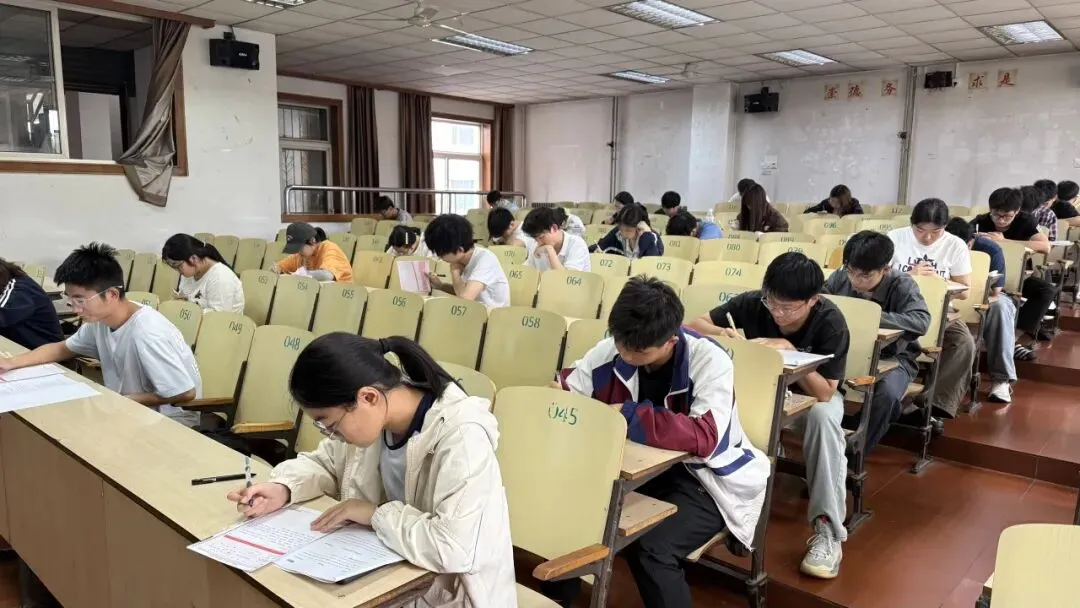 机电工程学院开展英语四六级模拟考试与备考讲座活动-第3张图片-四季读书网