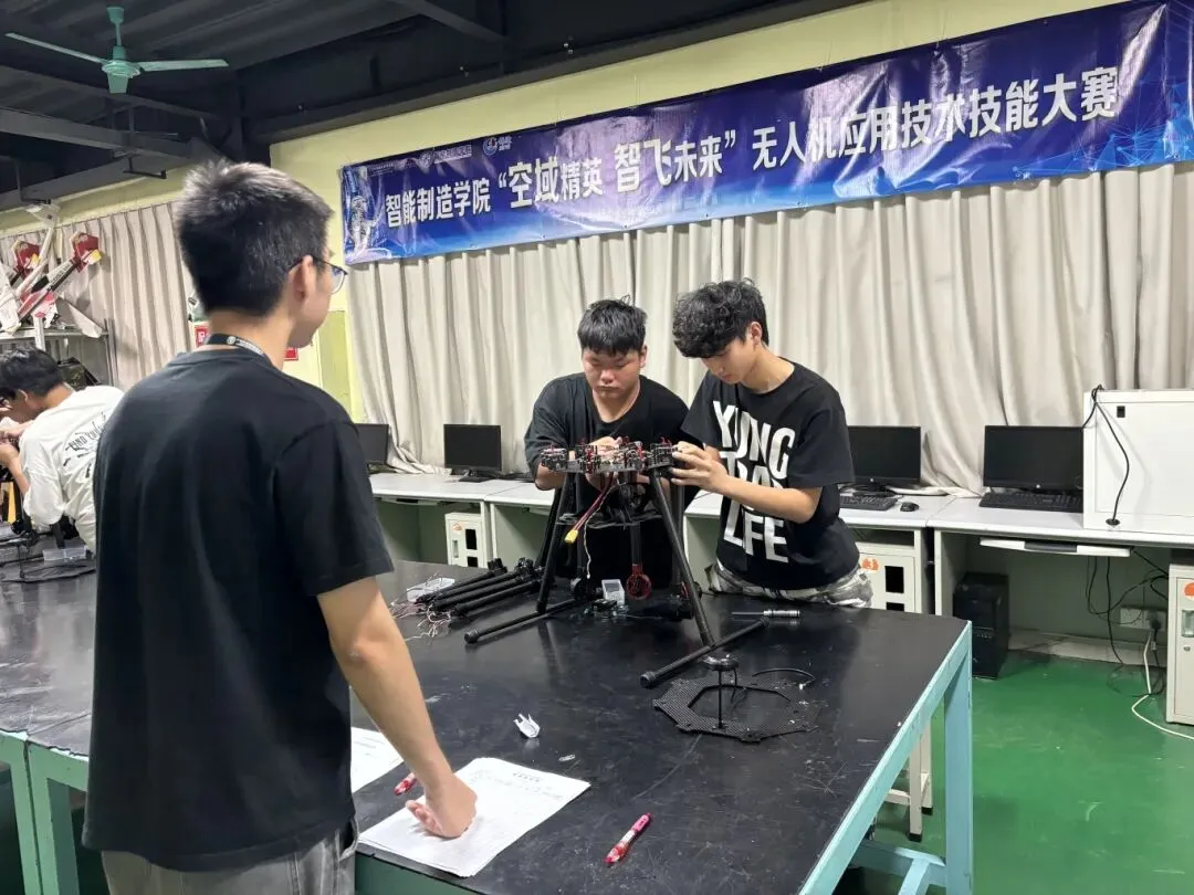 爆!中考低分别发愁!全行业缺人超 500 万,这个风口专业,学完直接持证拿高薪!-第9张图片-四季读书网 爆!中考低分别发愁!全行业缺人超 500 万,这个风口专业,学完直接持证拿高薪!-第9张图片-四季读书网